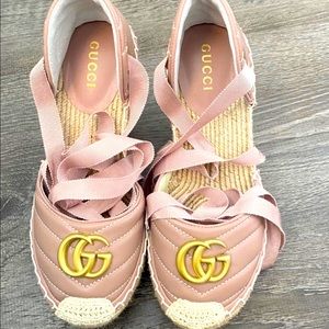 Selling wedge Gucci shoes , extremely comfy , little wear, I have a box